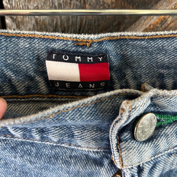 Men's Tommy Hilfiger Stone Wash Freedom Jeans - Picture 3 of 4